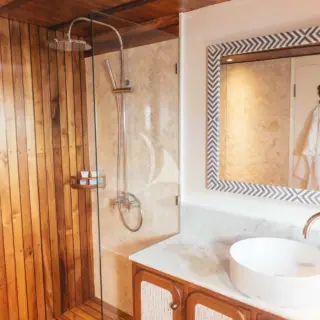 VIP cabin 4 bathroom