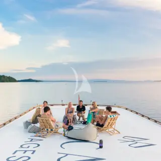 Top deck