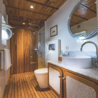 Triple cabin 3 bathroom
