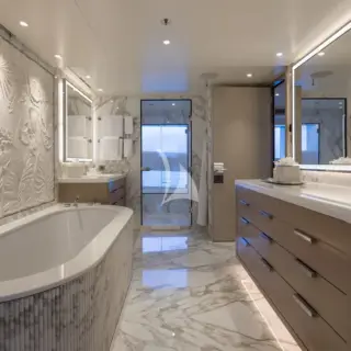 Master bathroom en suite