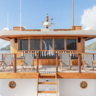 Lounge area upper deck front