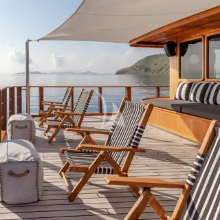Lounge area upper deck front