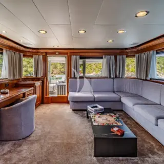 Flybridge salon