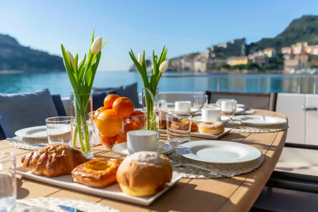 QUEEN MARTINA - Image 3