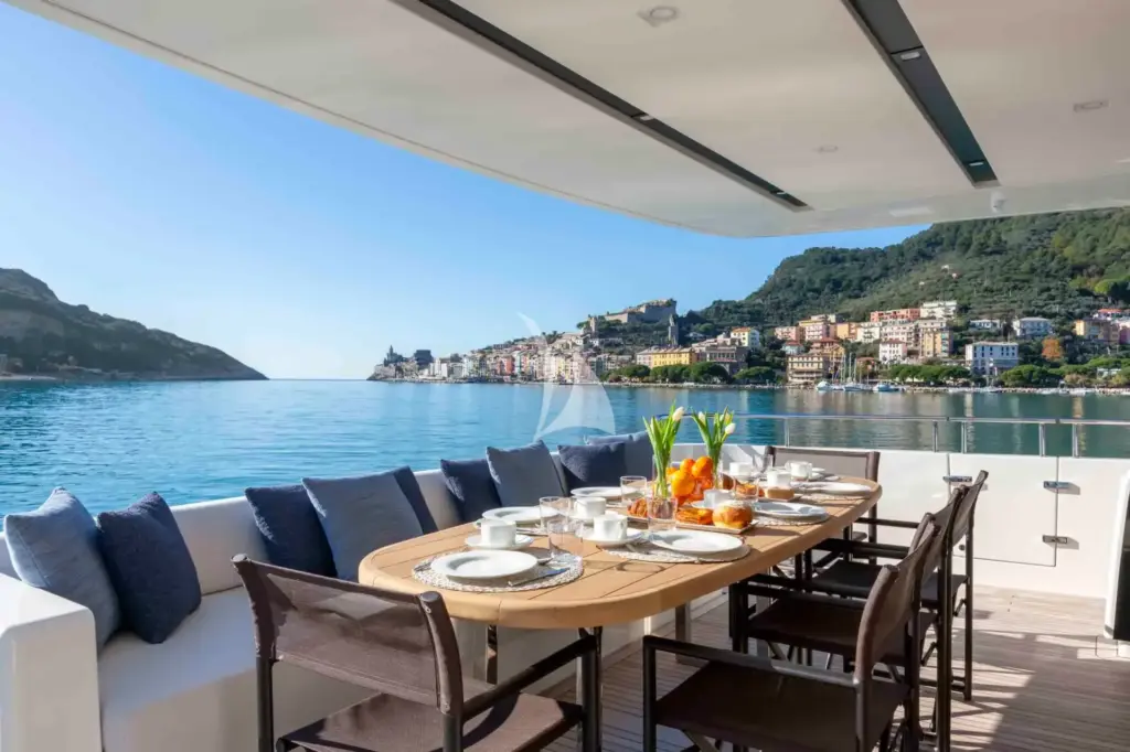 QUEEN MARTINA - Al fresco dining - aft deck