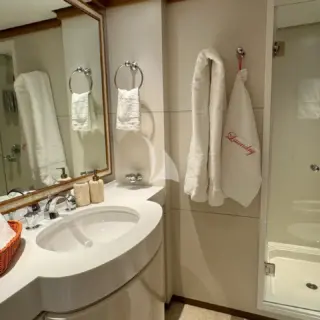 Double Cabin en suite facilities