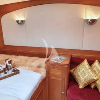 DARK STAR OF LONDON - Master Cabin