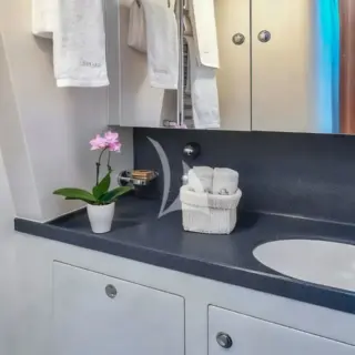 DARK STAR OF LONDON - Bathroom