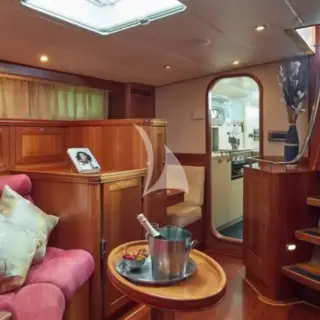 DARK STAR OF LONDON - Interior