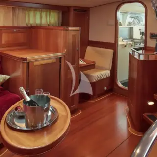 DARK STAR OF LONDON - Saloon