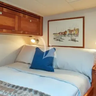 DARK STAR OF LONDON - Guest Cabin 1