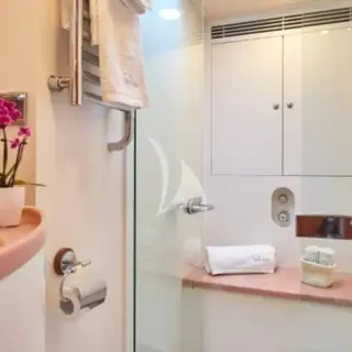 DARK STAR OF LONDON - Master Cabin Shower