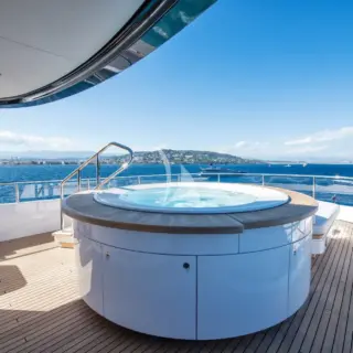 NORTHERN ESCAPE | Sun Deck Jacuzzi