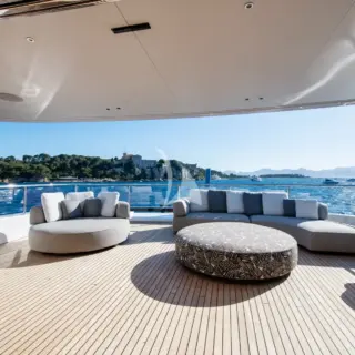 NORTHERN ESCAPE | Upper Deck