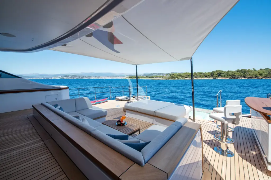 NORTHERN ESCAPE | Beach Club