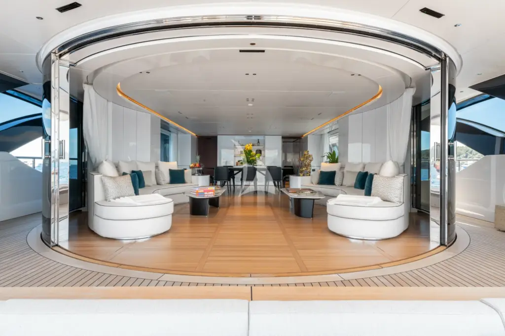 NORTHERN ESCAPE | Main Salon