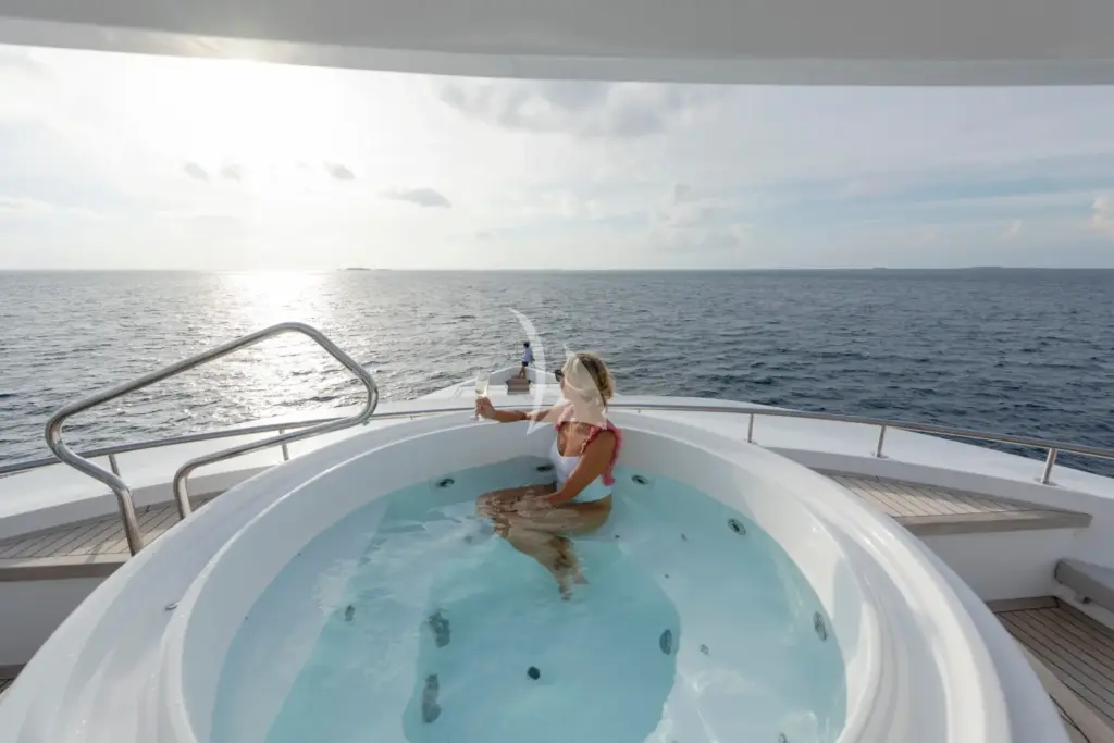 SEAREX - Sundeck with large jacuzzi