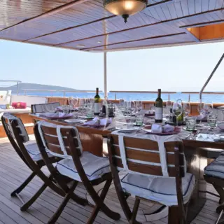KALIZMA - formal dining, main deck aft