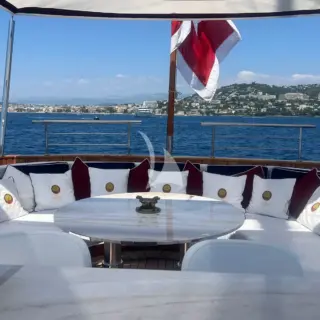 Sundeck aft