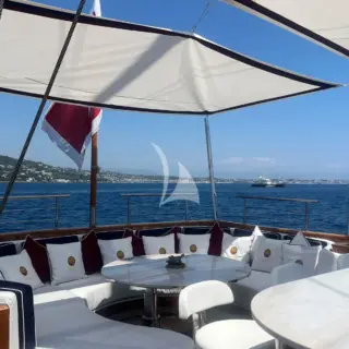 Sundeck aft