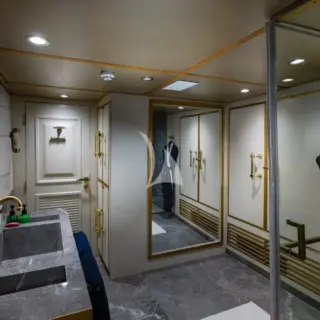 Principle's en-suite