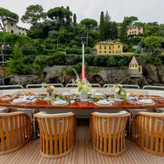 Upperdeck table