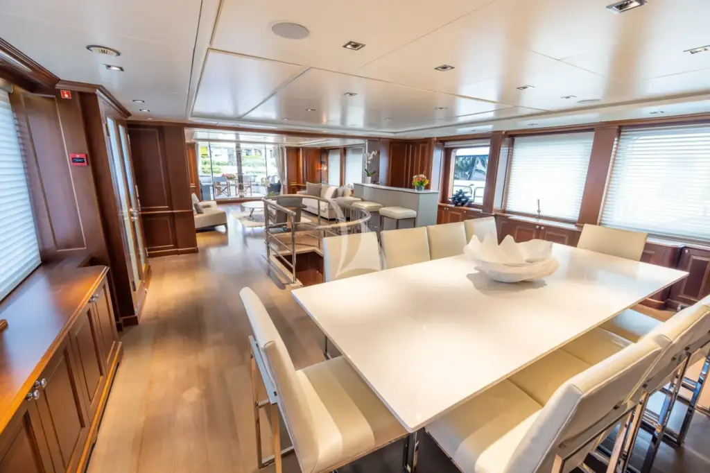 ARTHUR'S WAY 121 - Main Salon Dining