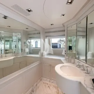 Master En-suite Head