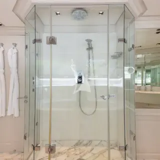 Master En-suite Shower