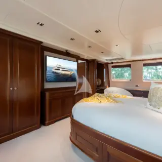 Main Deck Full Beam Master Stateroom
