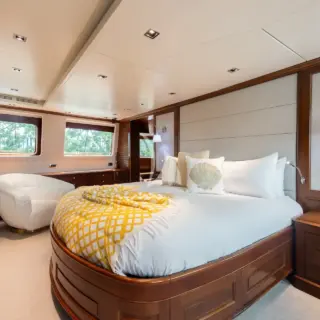Main Deck Full Beam Master Stateroom