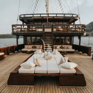 CELESTIA - Main deck lounging area