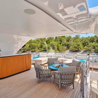 Sun deck aft