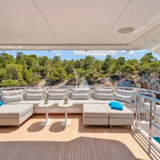 Sun deck aft seating area