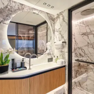 Double bathroom en suite