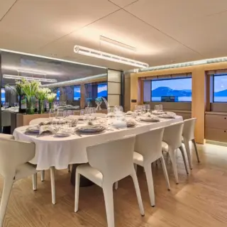 Main deck dining