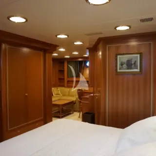 ELLEN - Image 18