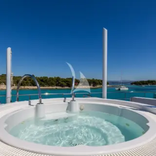Bridge Deck jacuzzi
