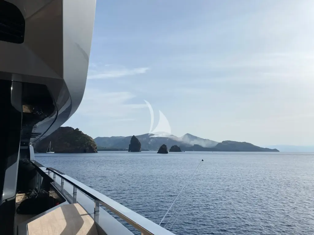 PANDION PEARL - Side Deck View