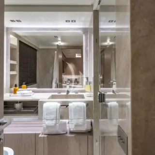 GIOIA - Guest cabin en suite bathroom