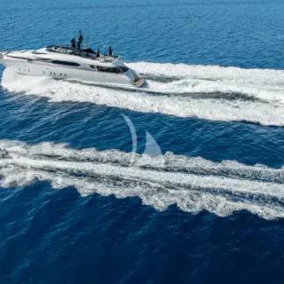CYNTHIA running on the sea