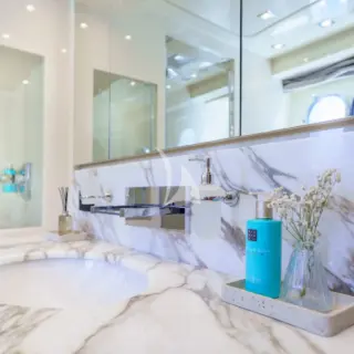 CYNTHIA bathroom detail