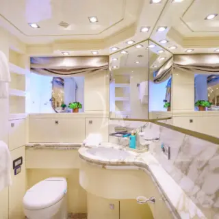 CYNTHIA bathroom