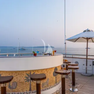 Sundeck bar