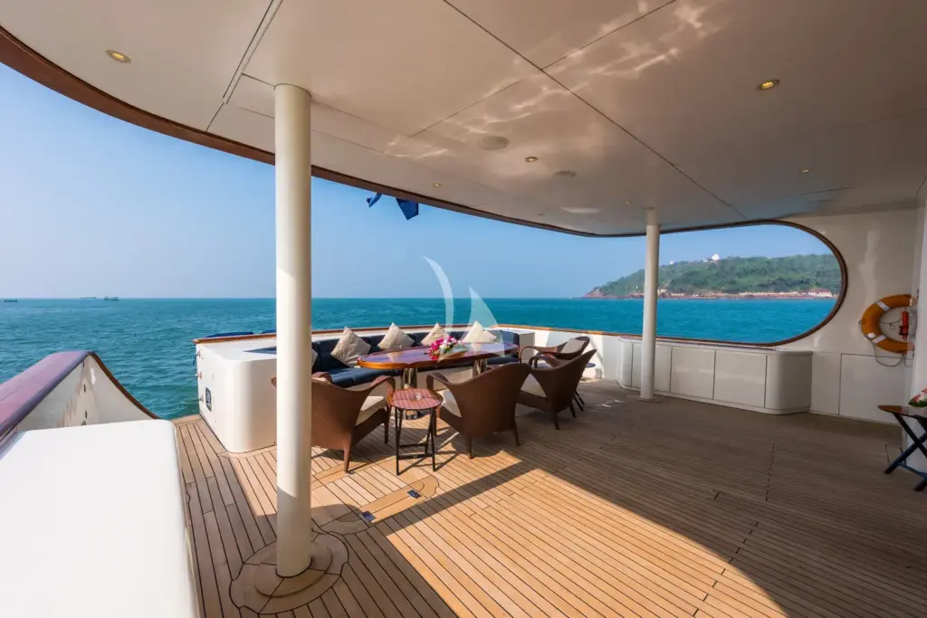 ASHENA - Aft deck table 