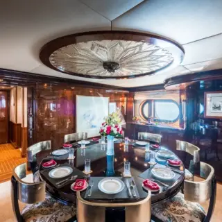 Salon dining