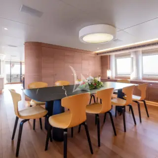 Main deck dining
