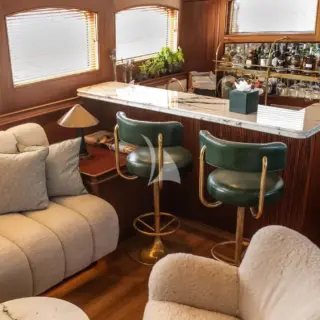 Upper salon | Bar