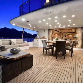 Upper deck