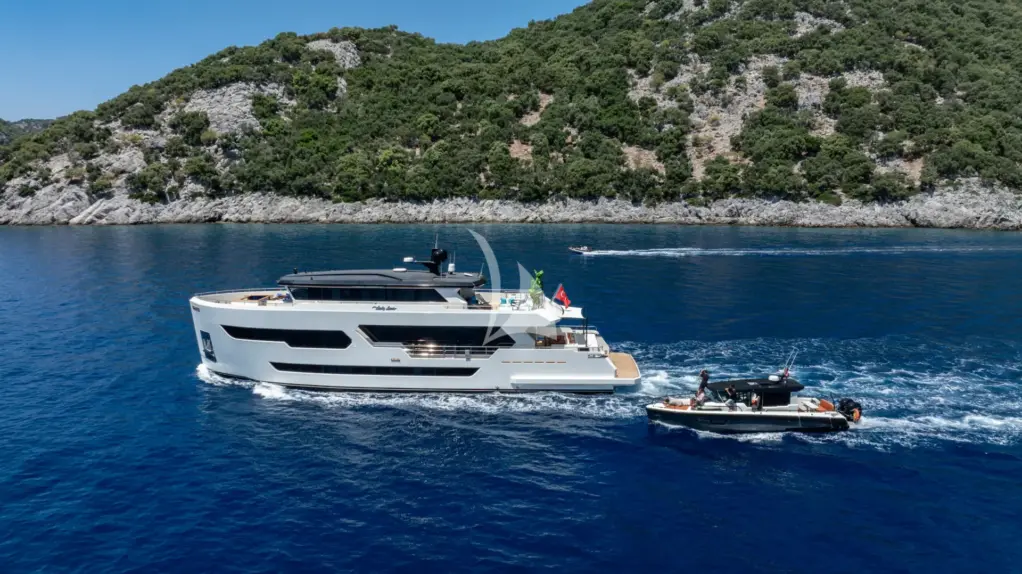 LADY LUNA - Underway with Tender